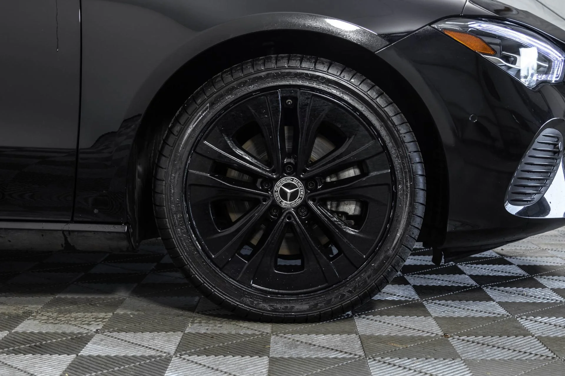 Used 2025 Black Mercedes-Benz 4MATIC® image 42
