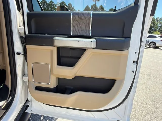 Used 2017  Ford Lariat image 16