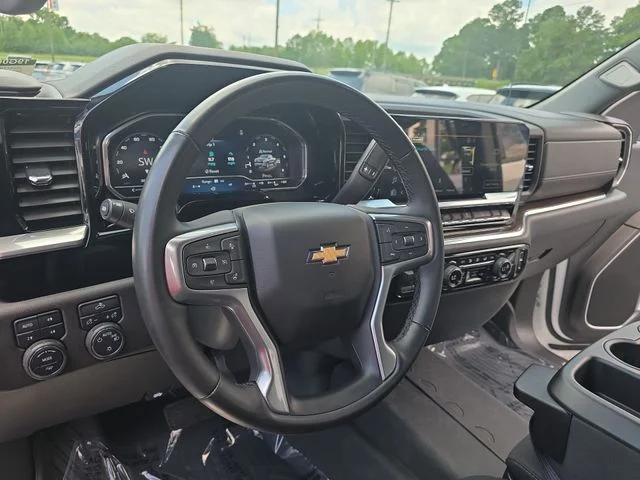 Used 2024 White Chevrolet LT image 17