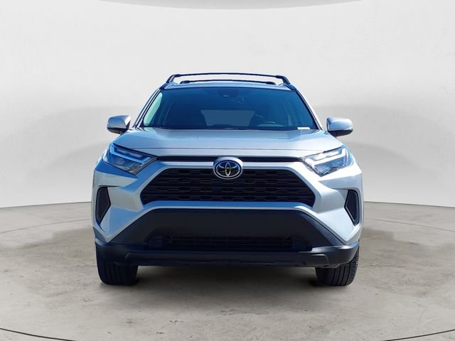 2025 Toyota RAV4 XLE - Photo 8