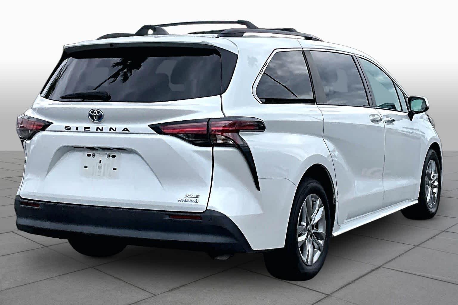 Used 2022 Wind Chill Pearl Toyota XLE image 12
