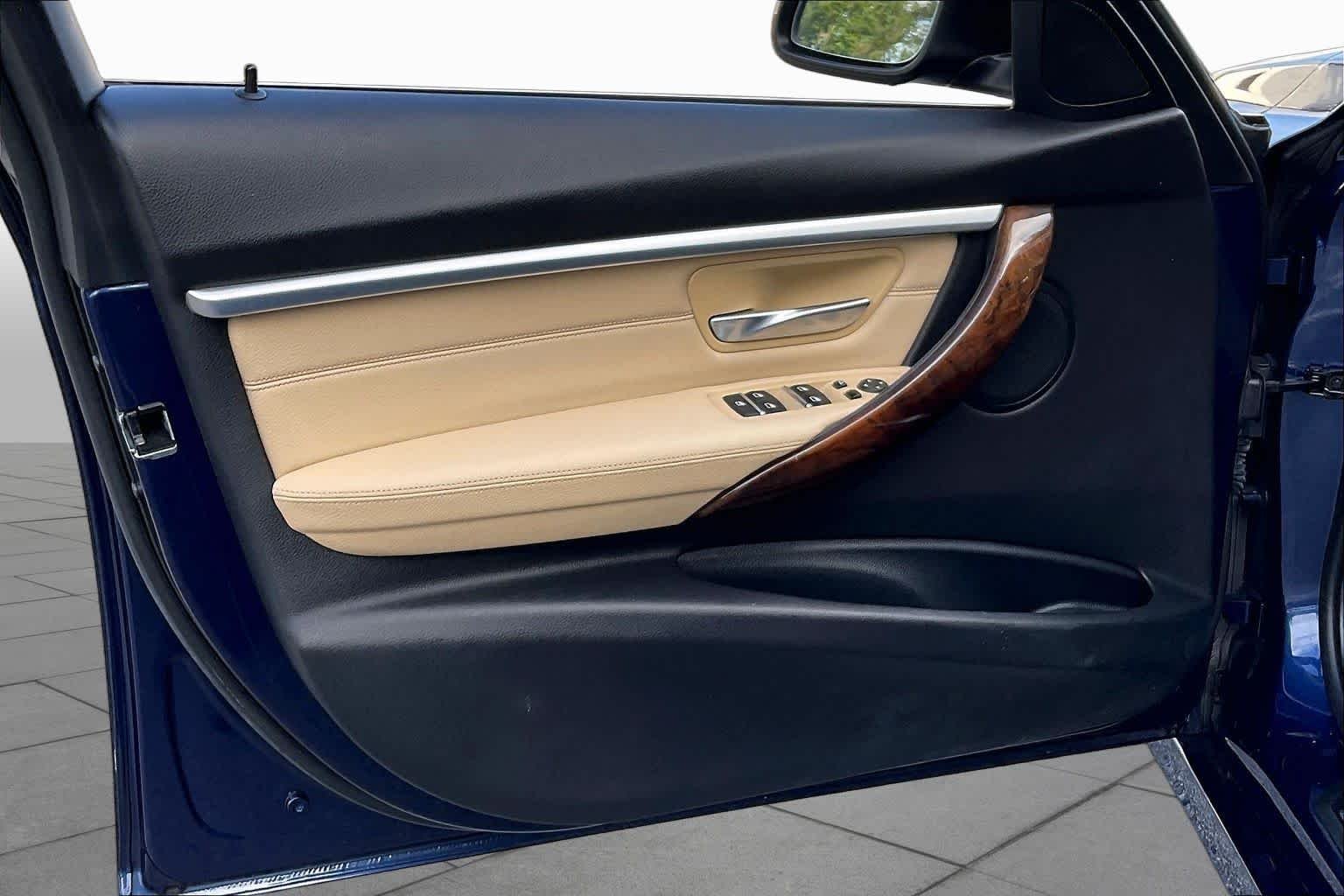 Used 2018 Mediterranean Blue Metallic BMW 330i xDrive image 21
