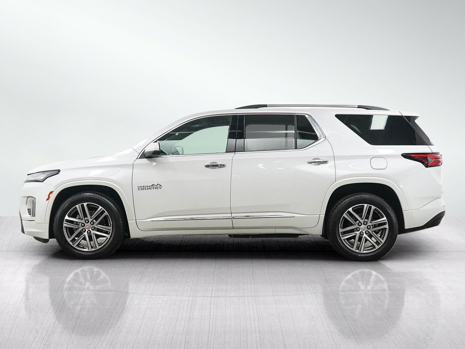 Used 2023 IRIDESCENT PEARL TRICOAT Chevrolet High Country image 2