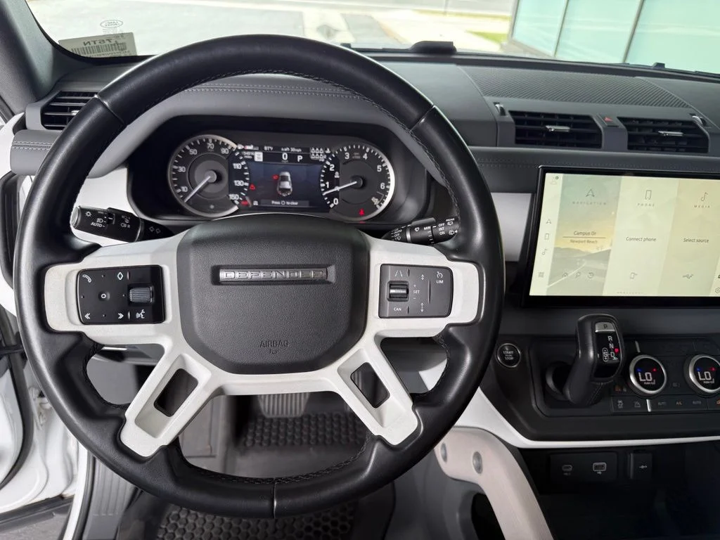 Used 2023 Fuji White Land Rover SE image 25