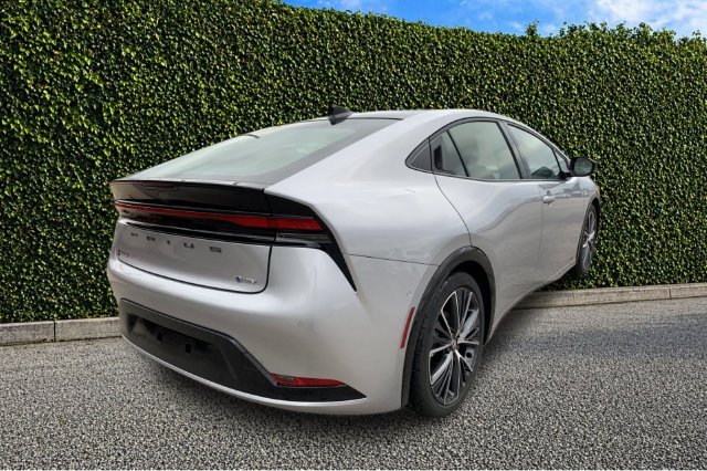 New 2027 Cutting Edge Toyota Limited AWD image 4