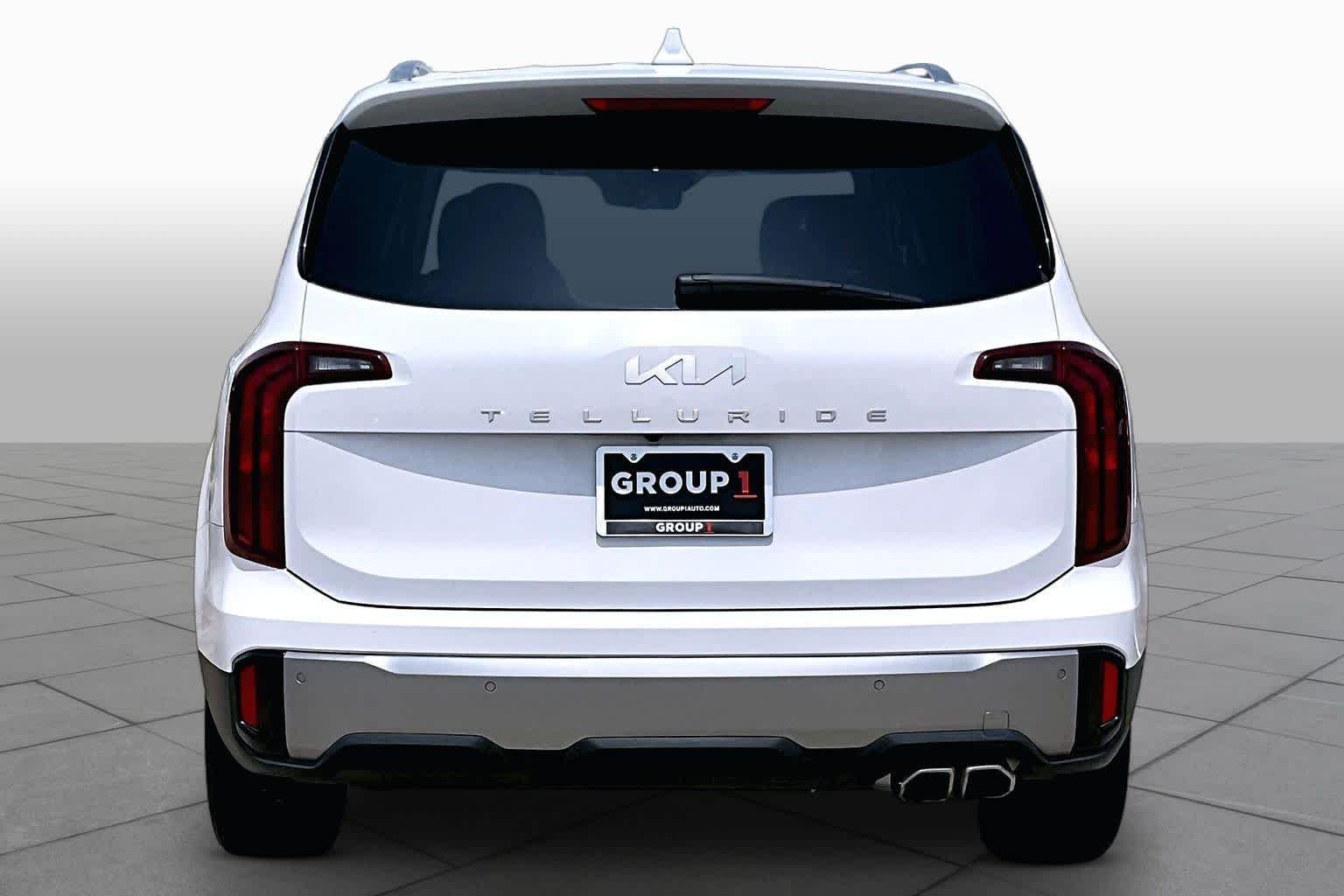 Used 2025 Glacial White Pearl Kia S image 5