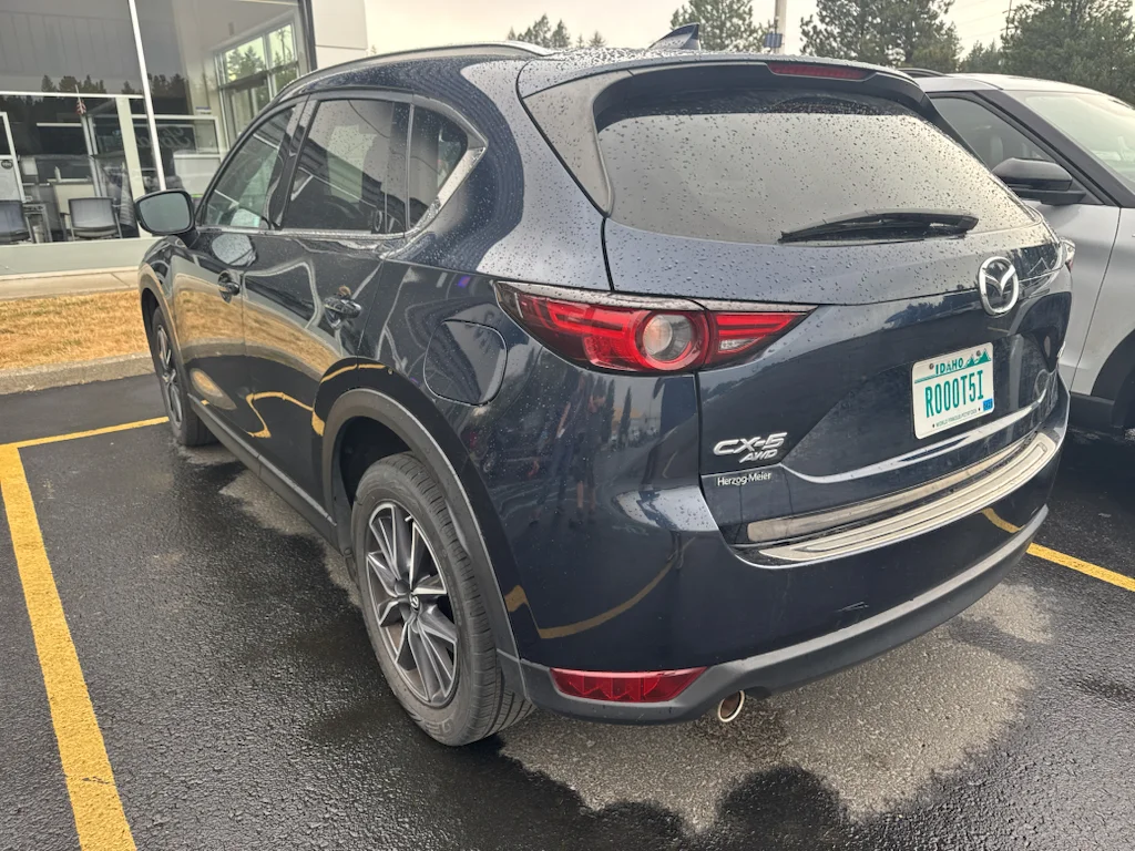 Used 2018 Deep Crystal Blue Mica Mazda Grand Touring image 6