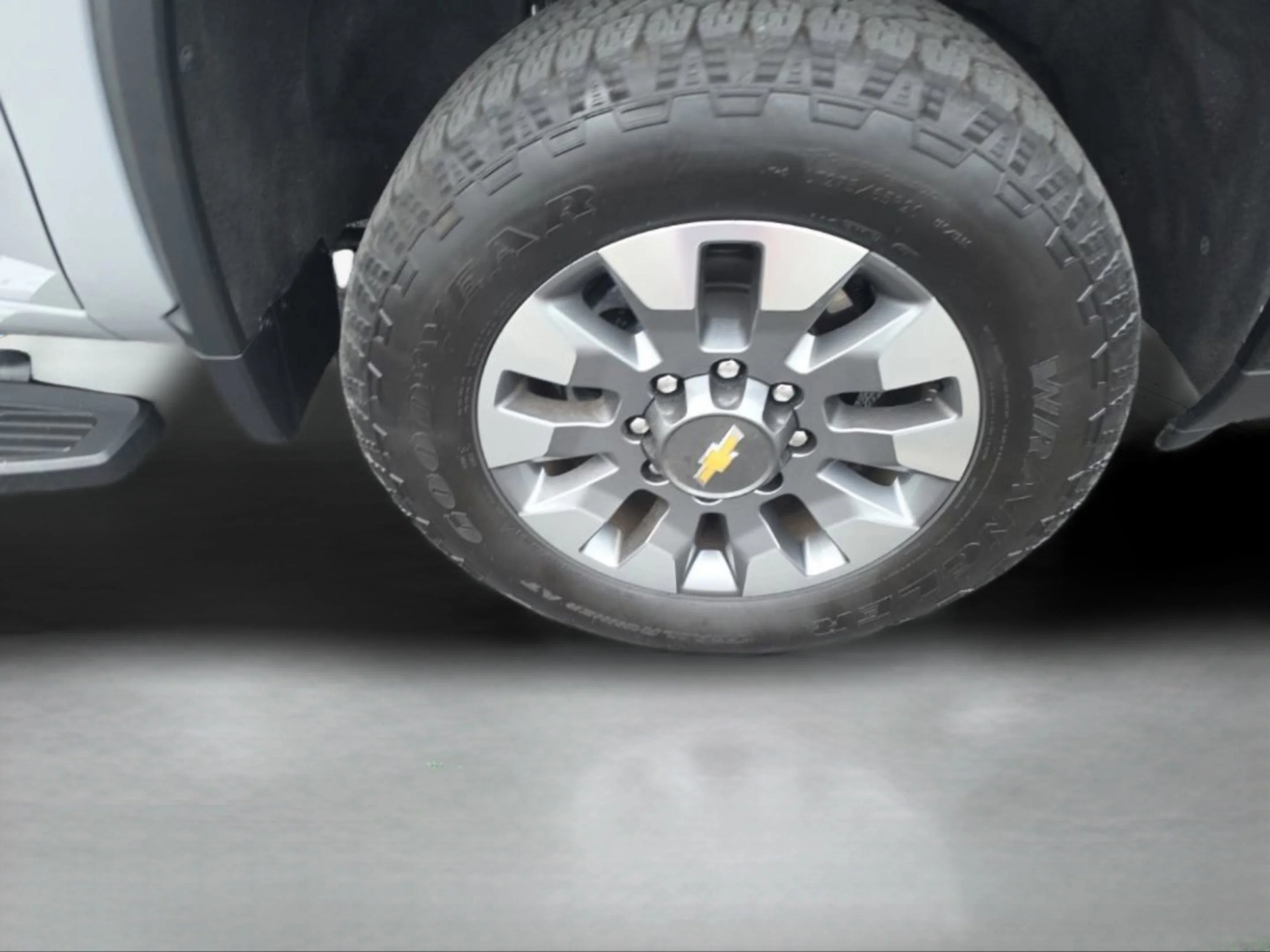 Used 2025 Slate Gray Metallic Chevrolet Custom image 34