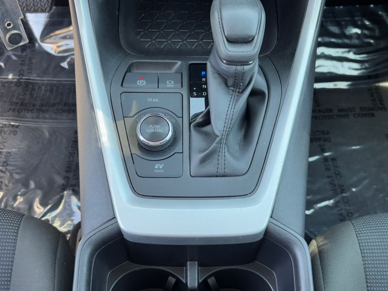 2025 Toyota RAV4 LE - Photo 28