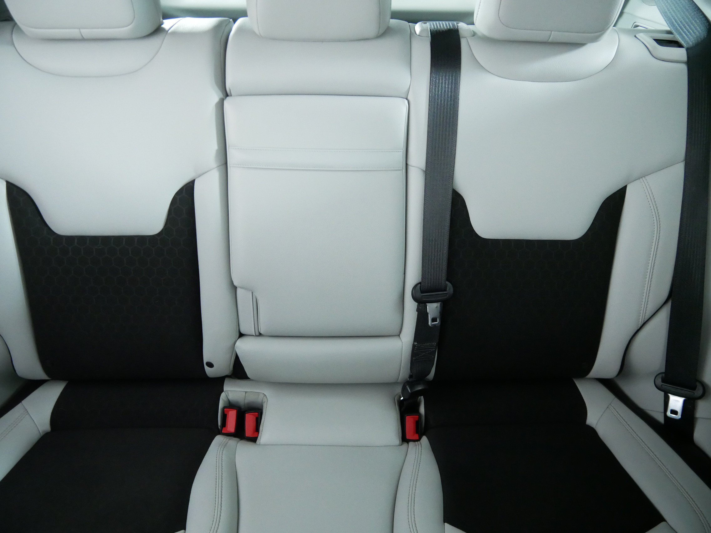 Used 2017 White Clearcoat Jeep Latitude image 13