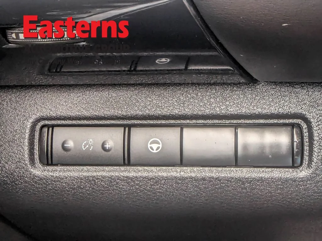 Used 2022 Gray Nissan SV image 35