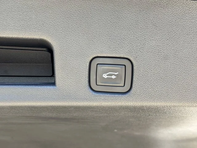 Used 2025 Black Chevrolet Z71 image 51