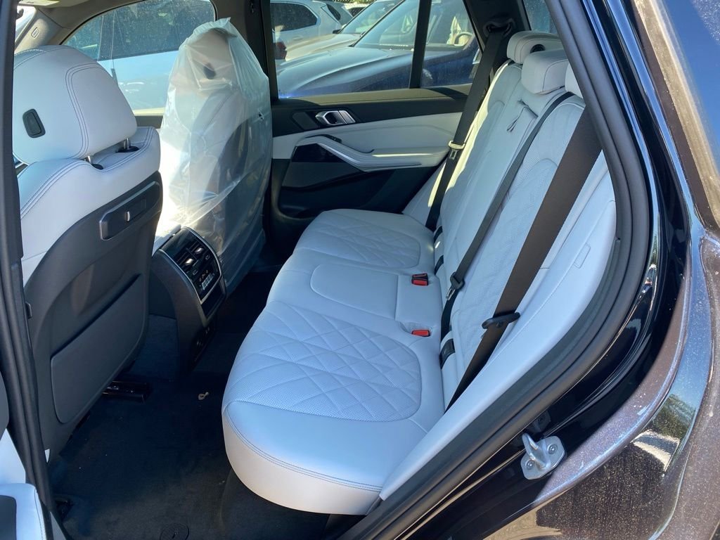 New 2026 Carbon Black Metallic BMW xDrive40i image 7