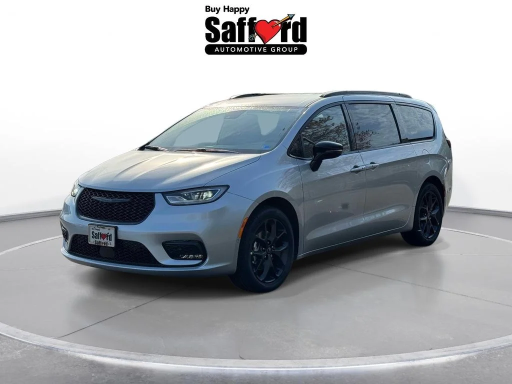 2026 Chrysler Pacifica Select's photo