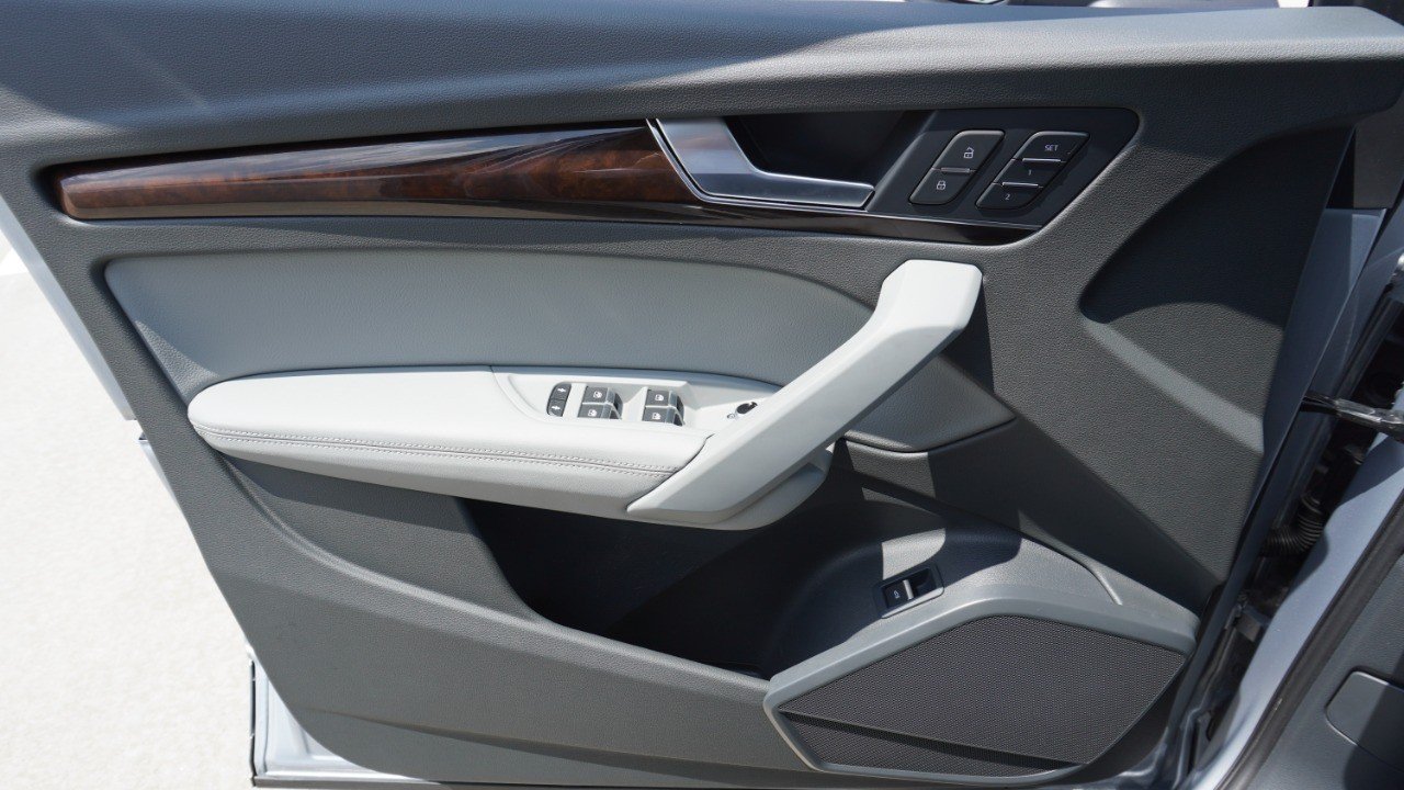 Used 2019 Silver Audi Premium Plus image 22