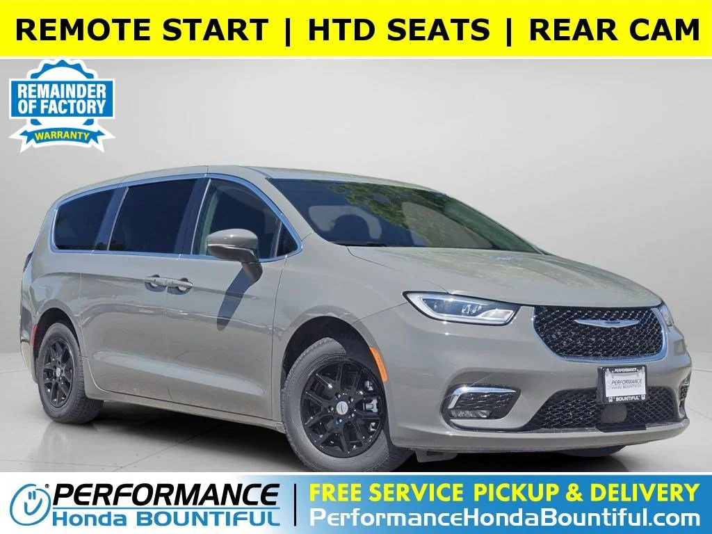 2023 Chrysler Pacifica Touring L's photo