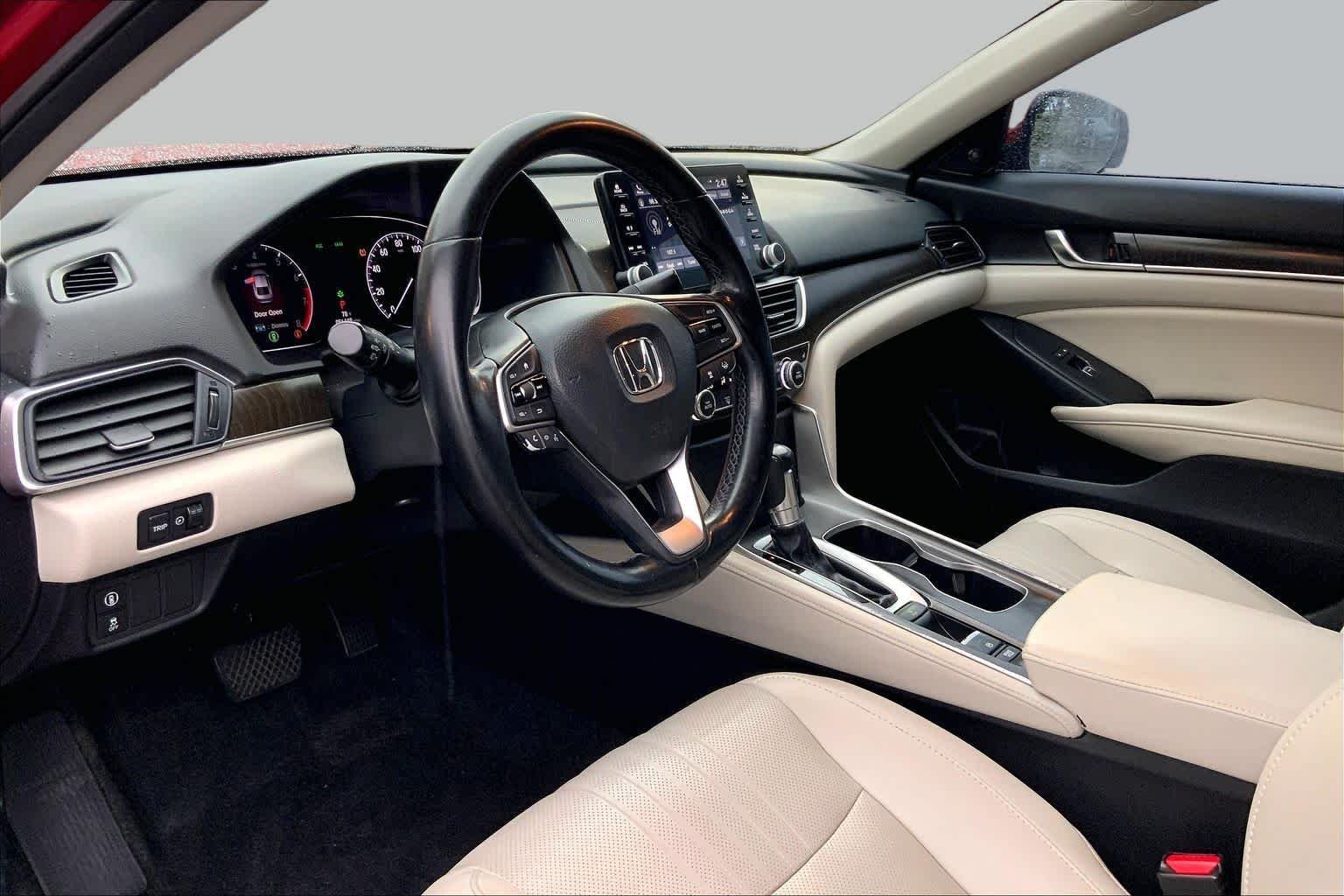 Used 2020 Radiant Red Metallic Honda EX-L image 17