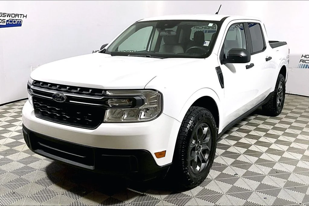 Used 2024 Oxford White Ford XLT image 1