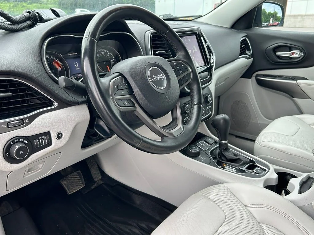 Used 2019 Red Jeep Limited image 15