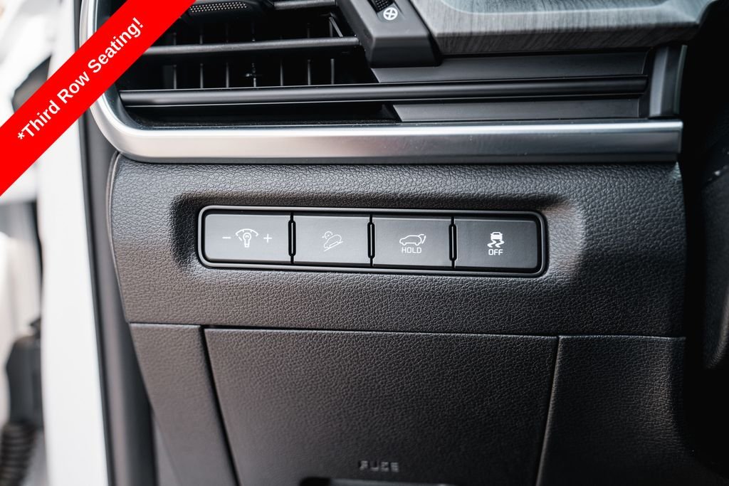 Used 2025 White Pearl Kia SX image 14