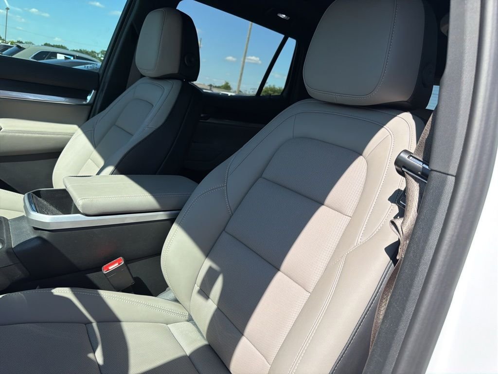 Used 2025 White GMC Elevation image 17
