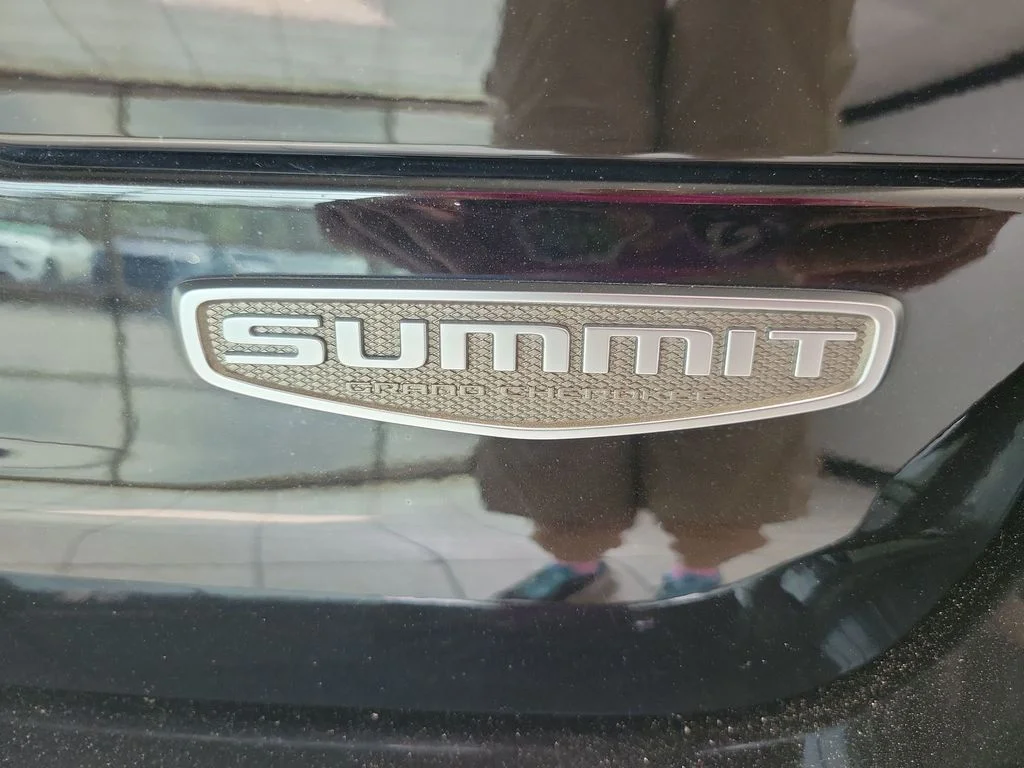 Used 2022 Black Jeep Summit image 12