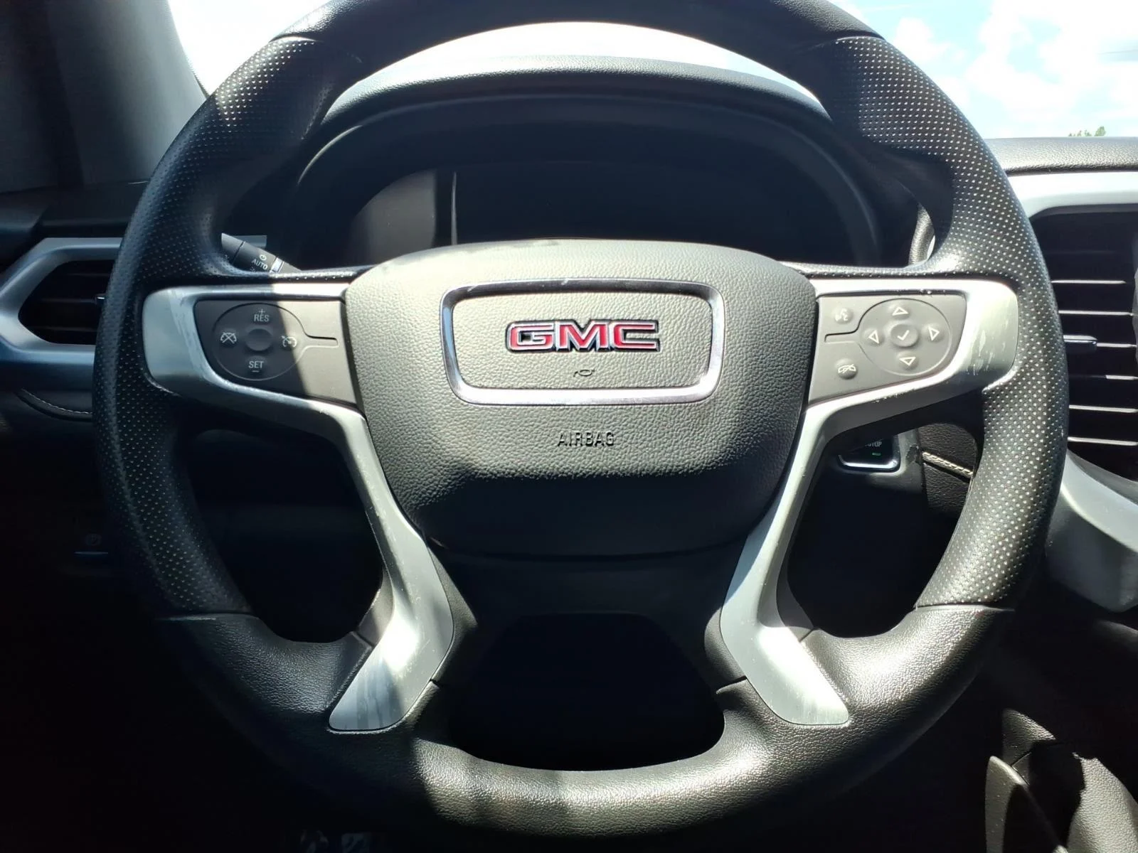 Used 2021 WHITE GMC SLE image 25