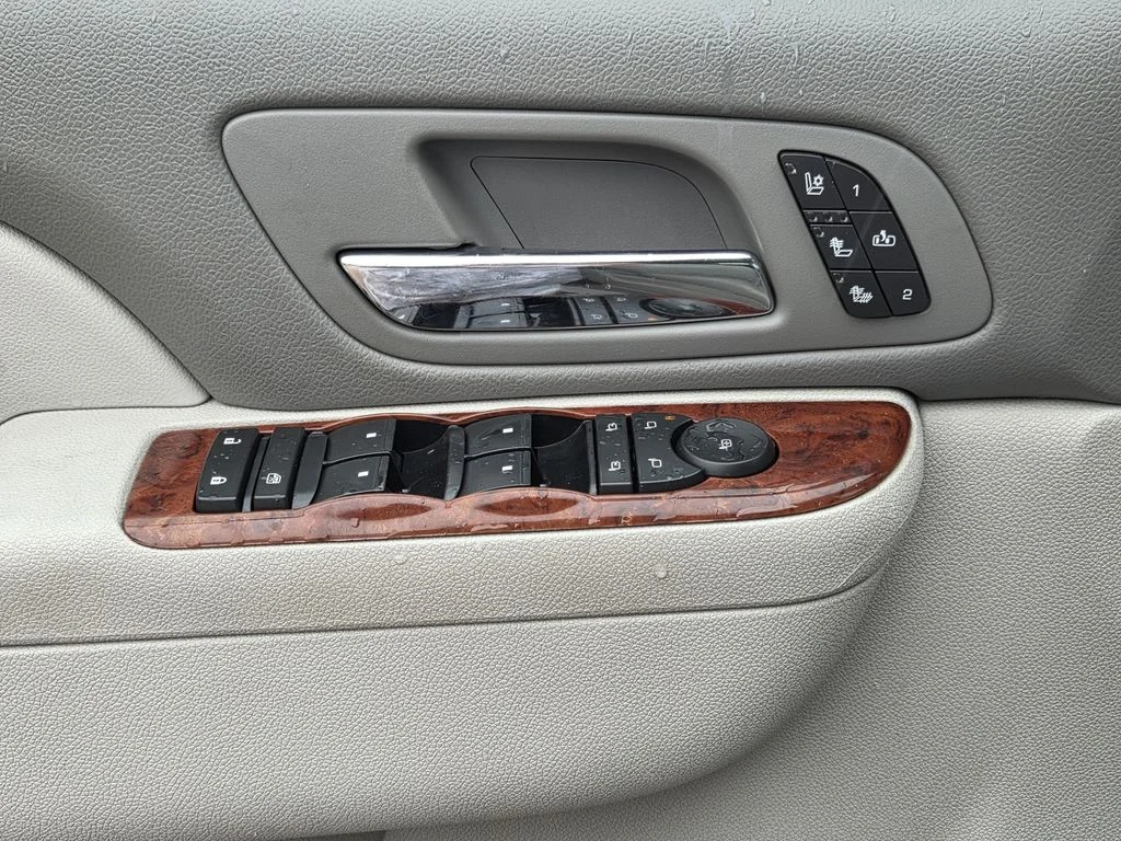 Used 2014 White Chevrolet LTZ image 18