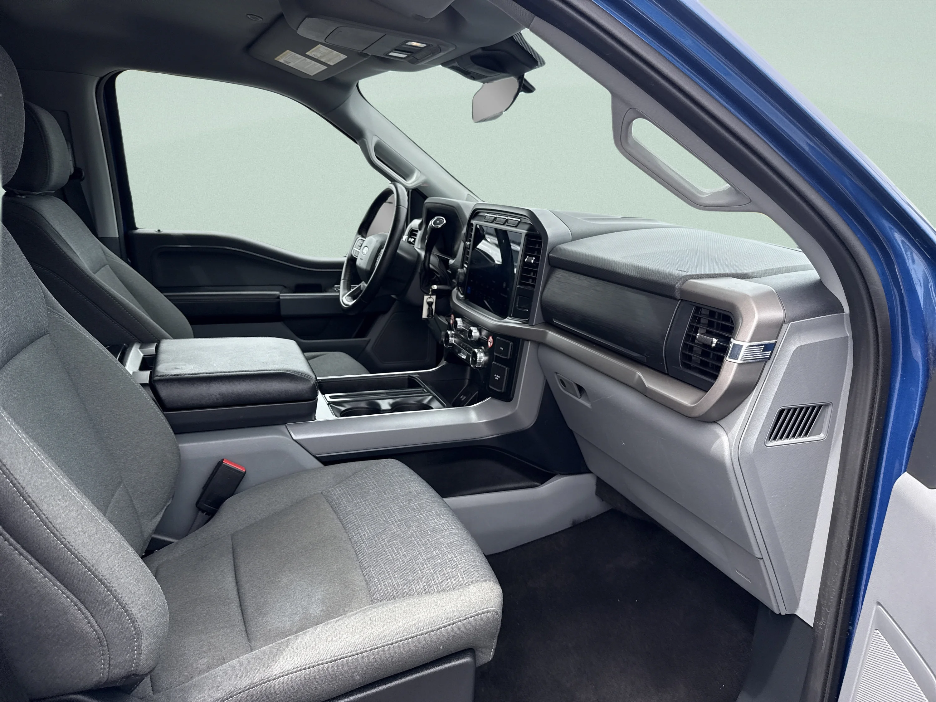 Used 2024 Atlas Blue Metallic Ford XLT image 18