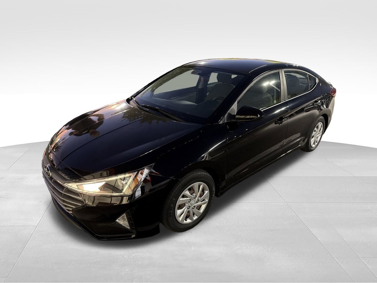 Used 2019 Black Hyundai SE image 4