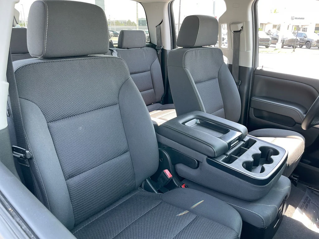 Used 2019 Summit White Chevrolet LT image 25