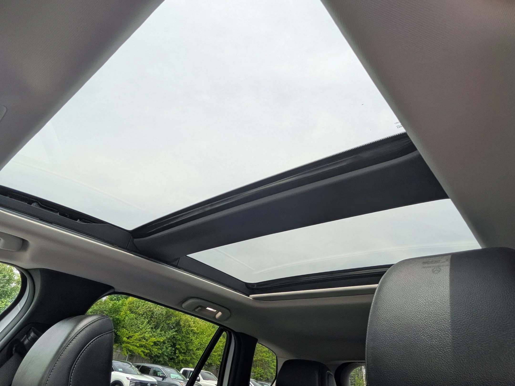 Used 2025 Wind Chill Pearl Mazda Premium Plus image 12