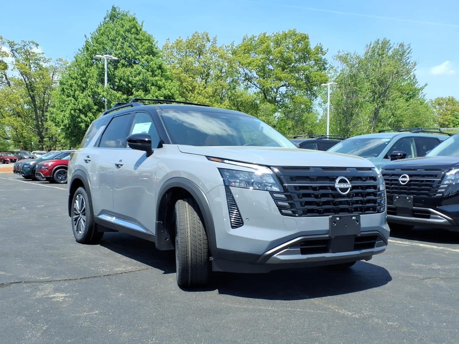 View vehicle photo 2