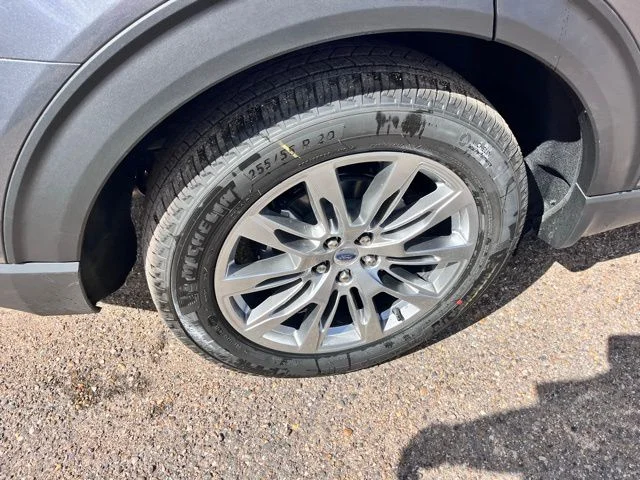 New 2026 Carbonized Gray Metallic Ford Platinum™ image 9