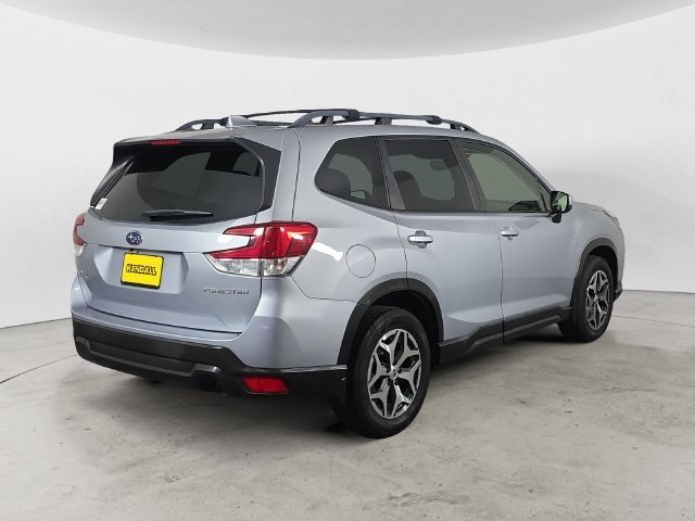 Certified Used 2022 Silver Subaru Premium image 5