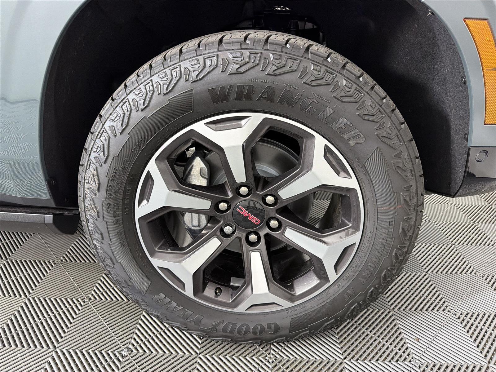 2026 GMC Yukon AT4 Ultimate - Photo 10