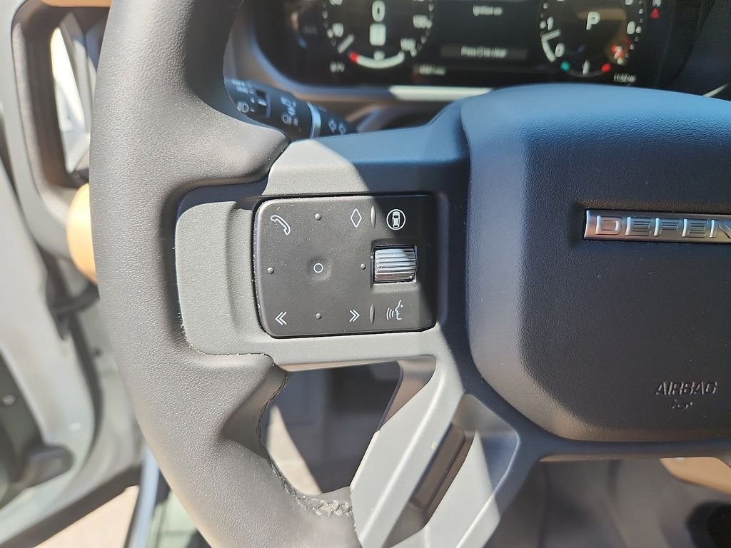 Used 2026 Fuji White Land Rover X-Dynamic SE image 21