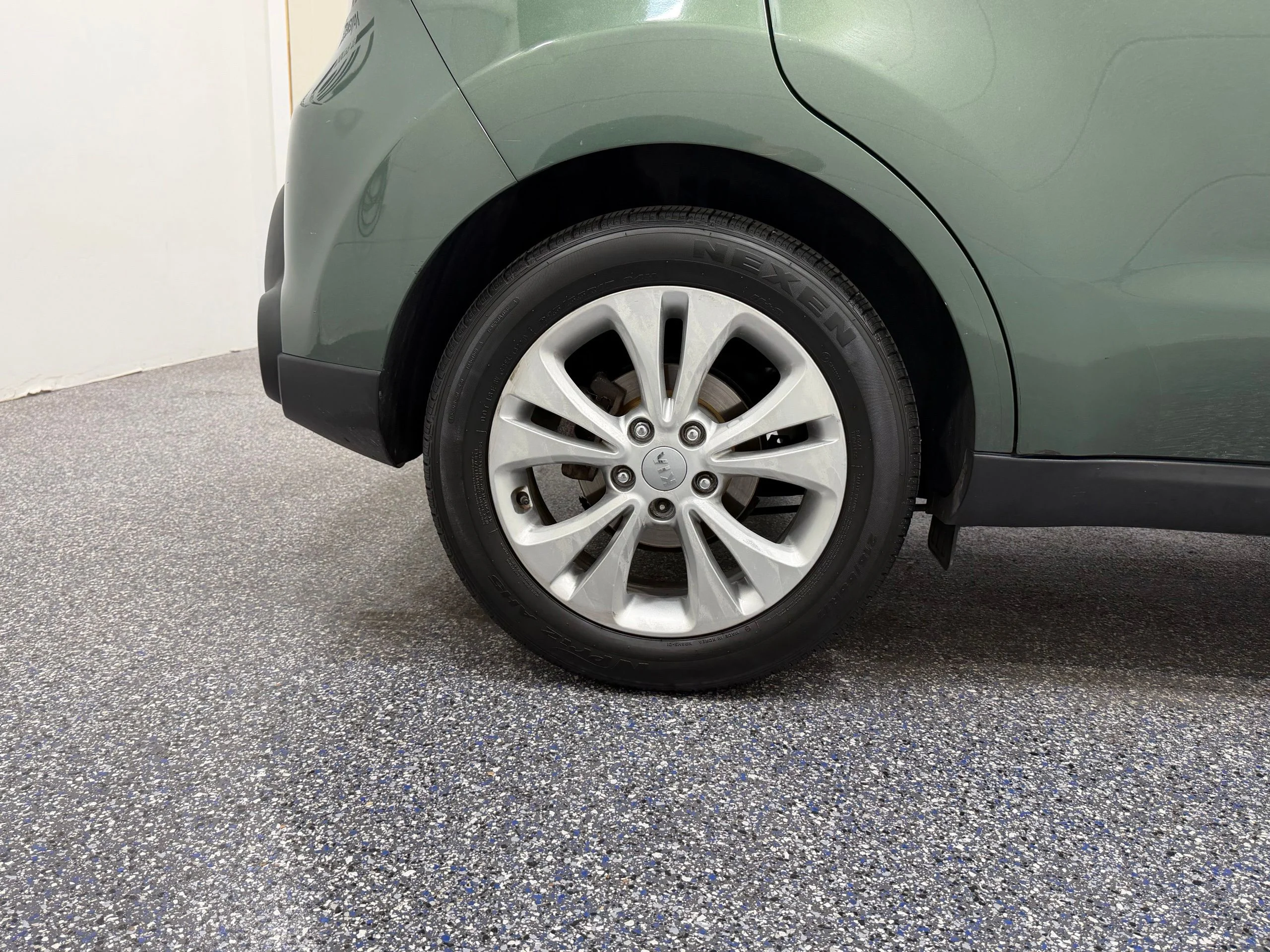 Used 2014 Green Kia Plus image 13