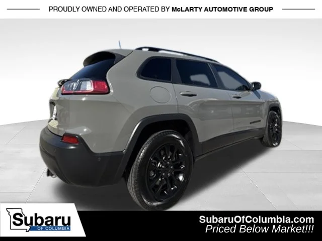 Used 2023 Gray Jeep Altitude image 10