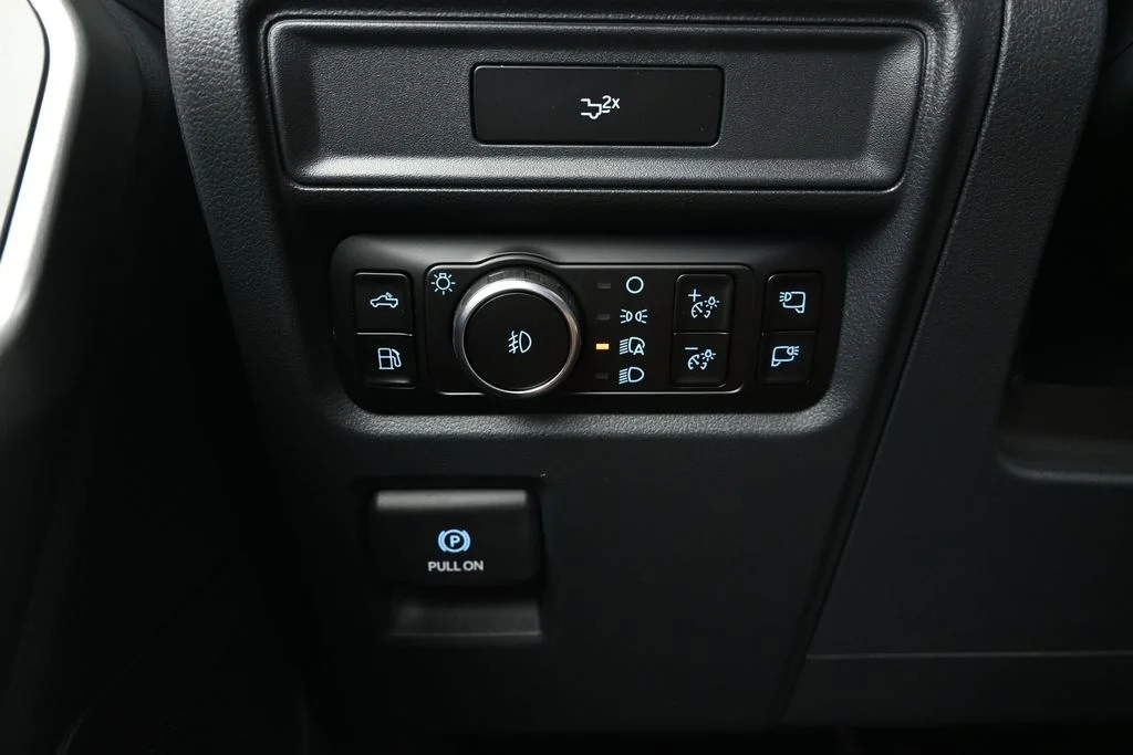 New 2026 Oxford White Ford XLT image 24