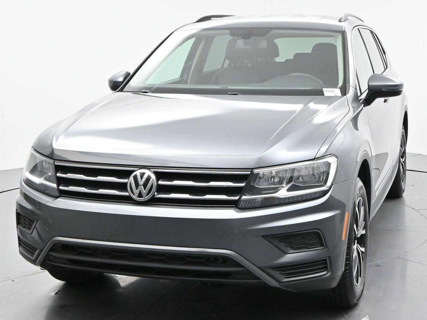 Used 2021 Platinum Gray Metallic Volkswagen SE image 3