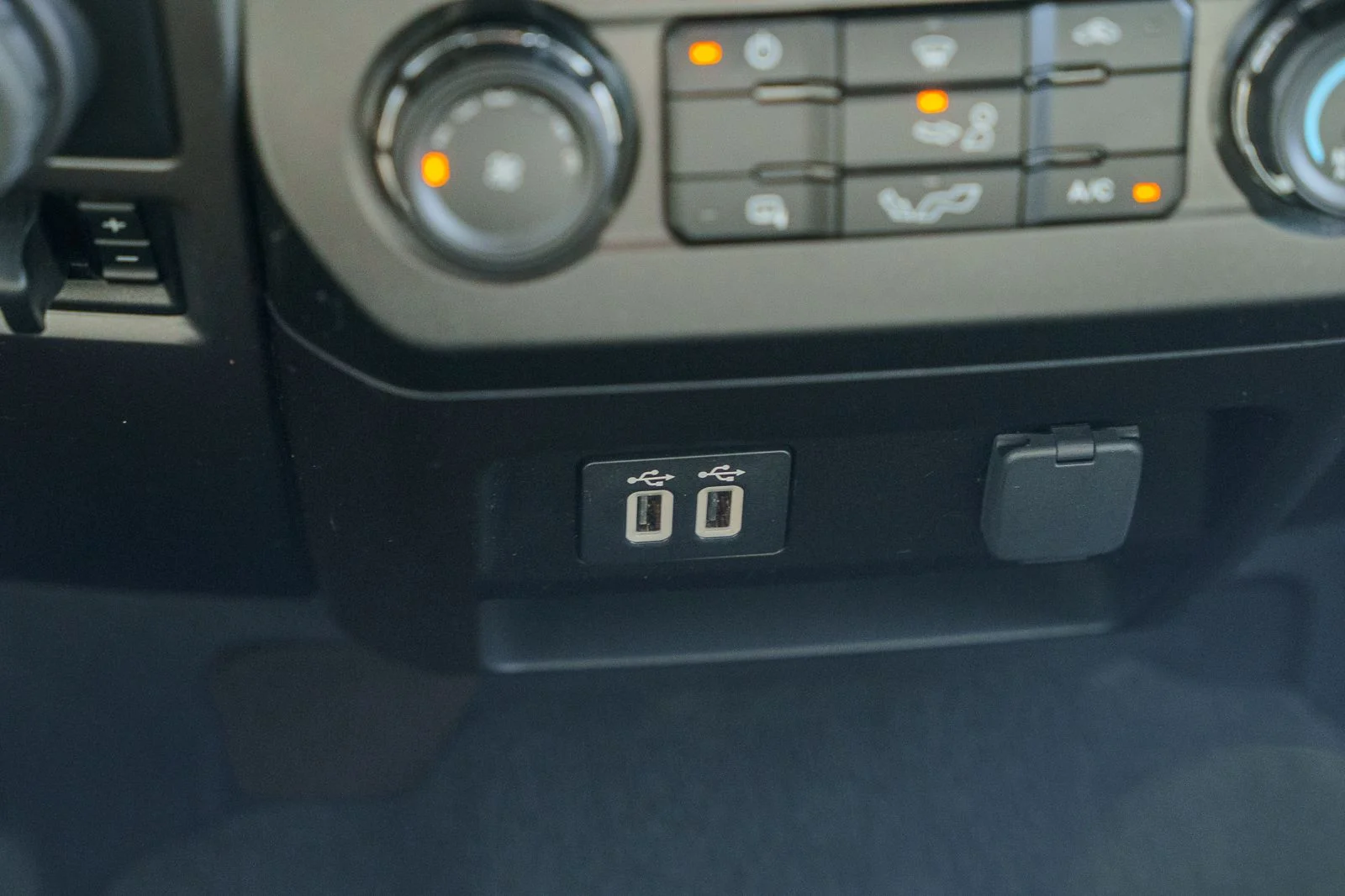 Used 2020 White Ford XLT image 29