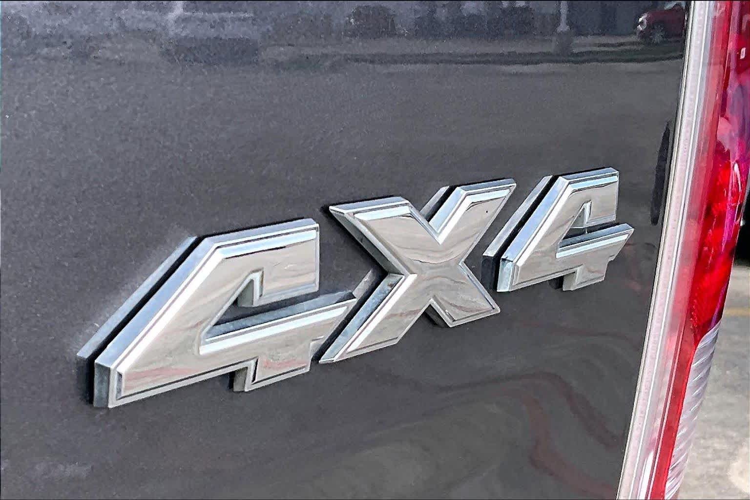 Used 2018 Granite Crystal Metallic Clearcoat Ram Laramie image 10