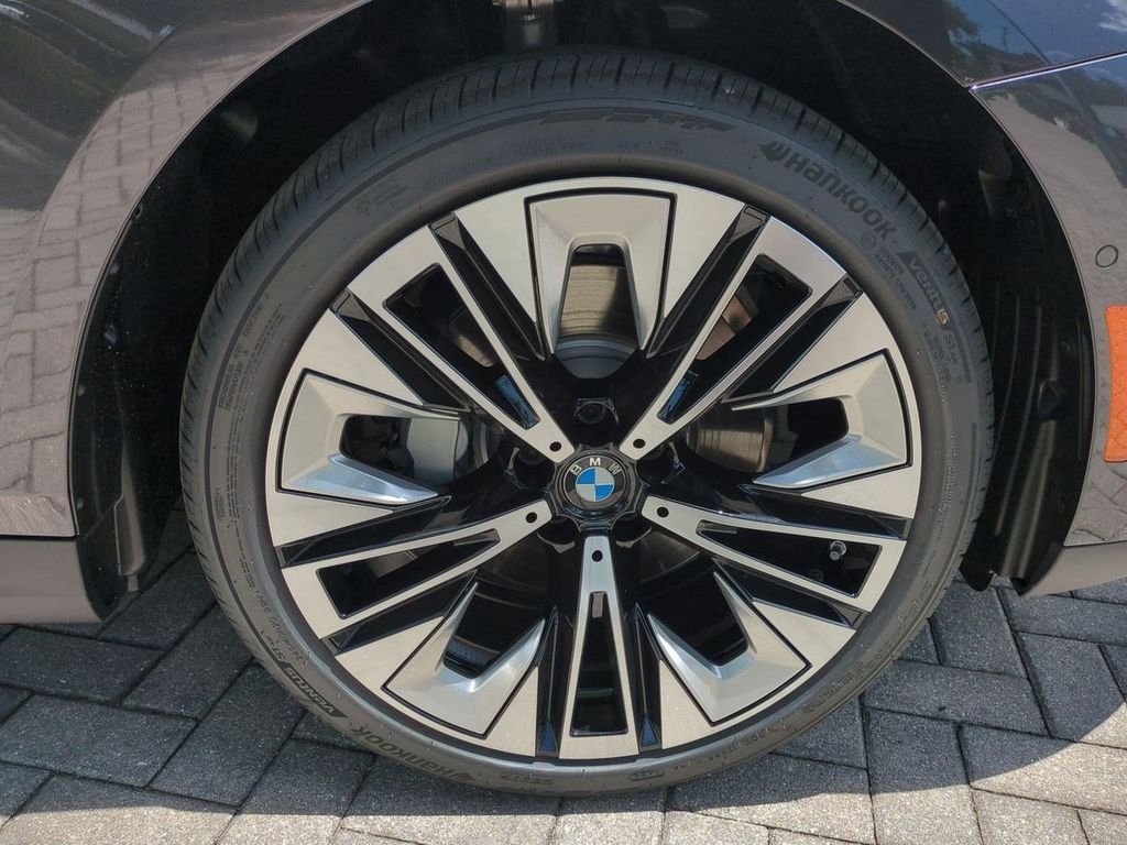 New 2027 Dark Graphite Metallic BMW 530i xDrive image 11