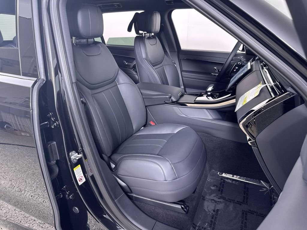 New 2026 SANTORN BLK MET Land Rover Dynamic SE image 22
