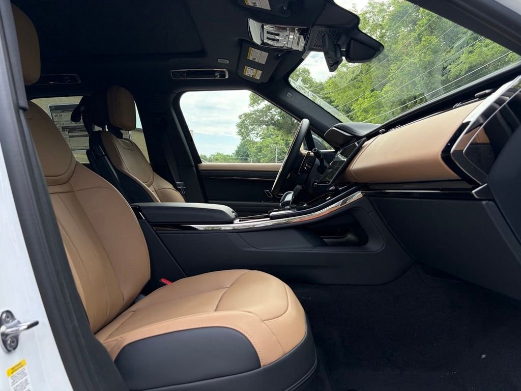 New 2026 Fuji White Land Rover Dynamic SE image 15