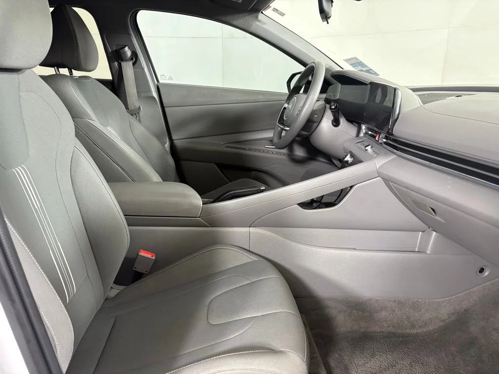 Used 2024 White Hyundai SEL image 14