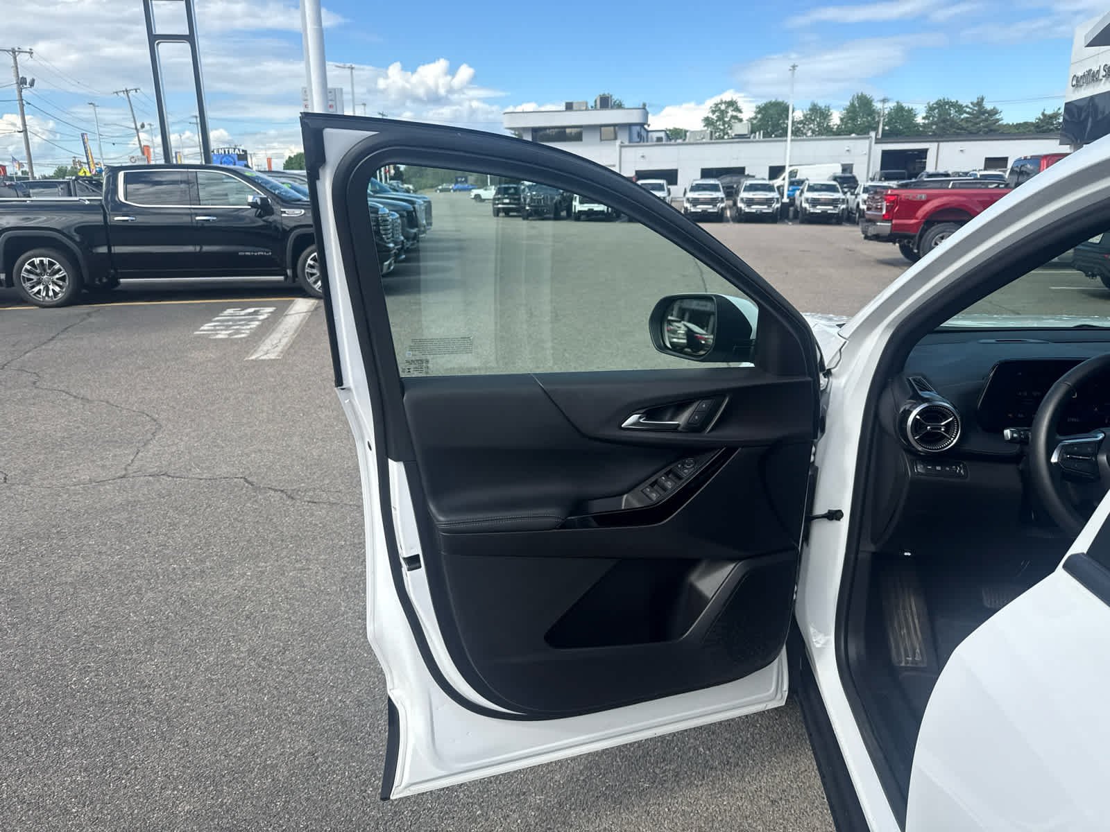 2025 Chevrolet Equinox LT - Photo 12