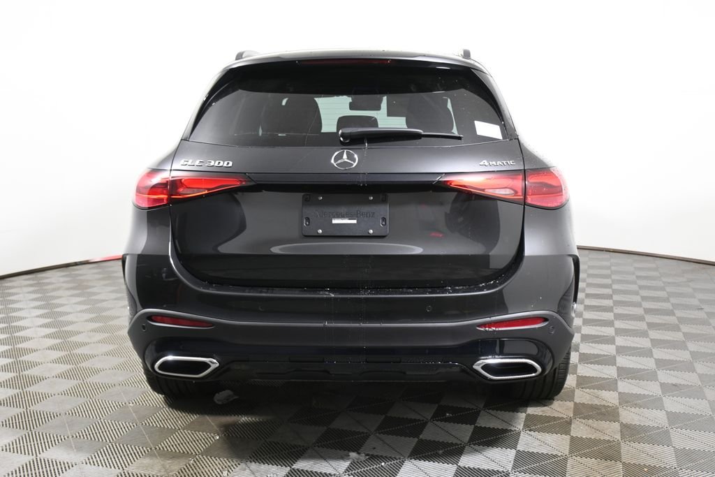 Used 2026 Graphite Grey Metallic Mercedes-Benz GLC 300 image 6