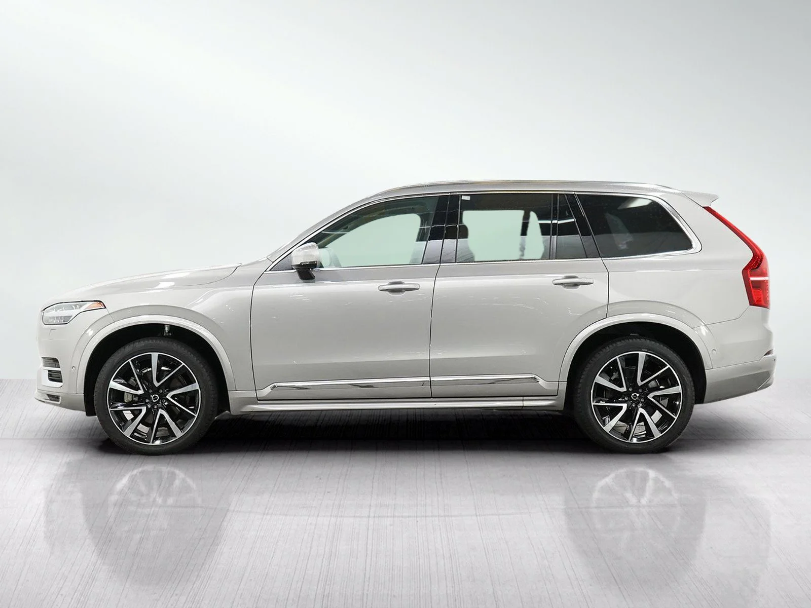 Used 2023 Volvo XC90 Plus with VIN YV4062PN4P1992429 for sale in Burnsville, Minnesota